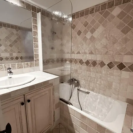 Renovated House With Wifi Ac A Large Terrace And A Mooring *